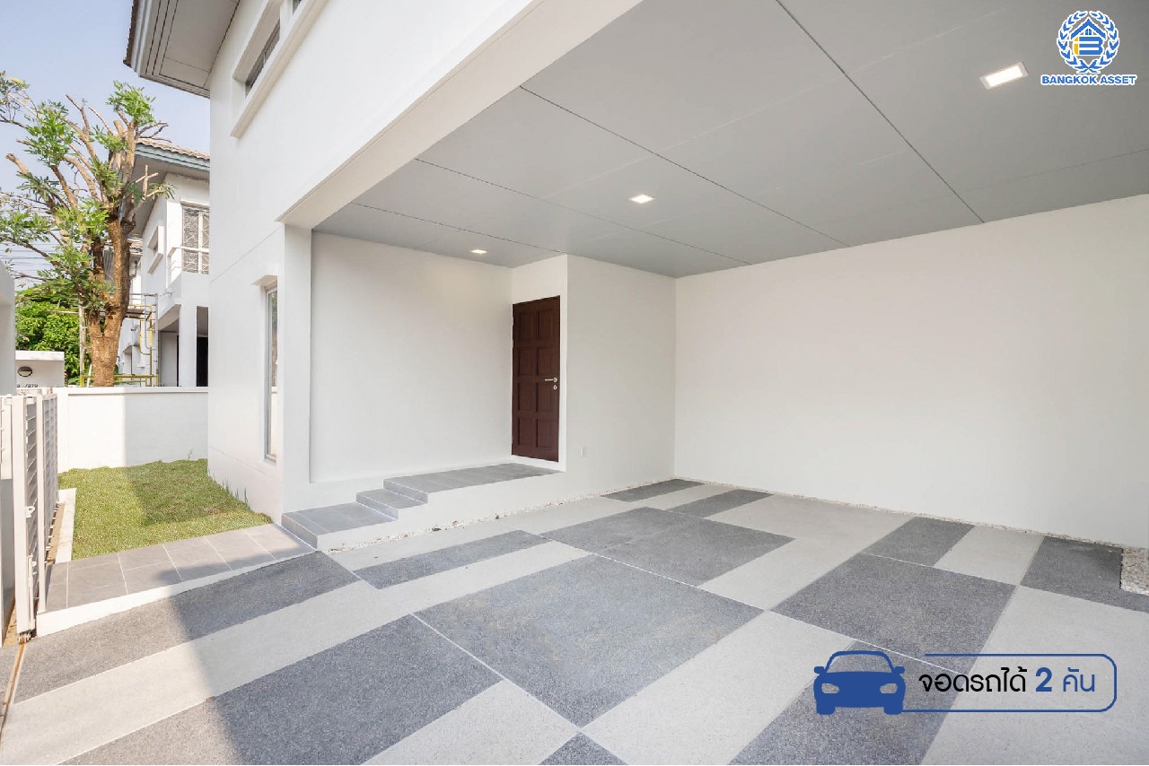 บ้านมือสองตกแต่งใหม่ ม.โนเบิลจีโอ วัชรพล ดีไซน์สุดโดดเด่น เนื้อที่ 65.2 ตร.ว. ฟังก์ชันจัดเต็ม 3 ห้องนอน 5 ห้องน้ำ (ห้องนอนทุกห้องมีห้องน้ำในตัว) 1 ห้องแม่บ้าน จอดรถได้ 2 คัน บนทำเลเดินทางสะดวก ใกล้เซ็นทรัลรามอินทรา, ห้าแยกวัชรพล, จุดขึ้นทางด่วน "ฉลองรัช" และรถไฟฟ้าสายสีชมพู "สถานีวัชรพล"